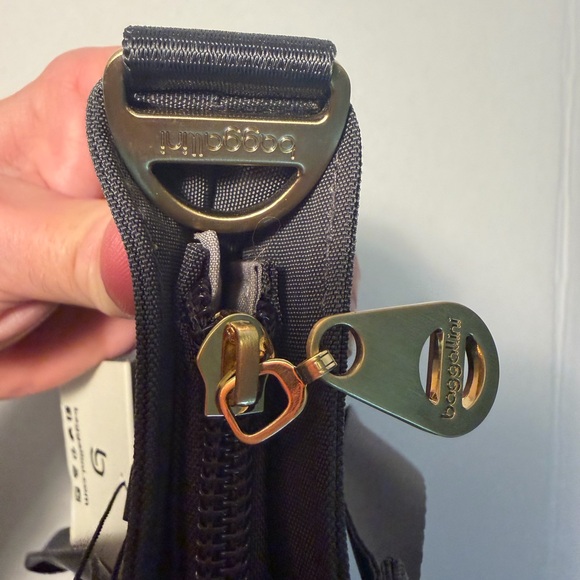 NWT Baggallini La Paz Tote in Gray with Goldtone Accents - Picture 9 of 13